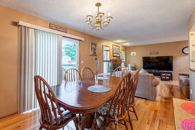 12 Pineview Court, West Seneca, NY 14224