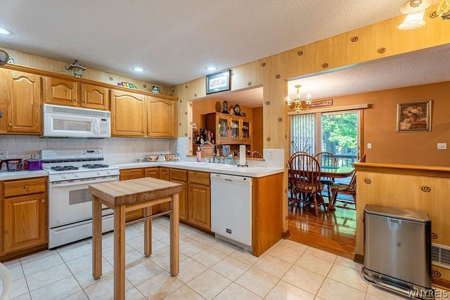 12 Pineview Court, West Seneca, NY 14224