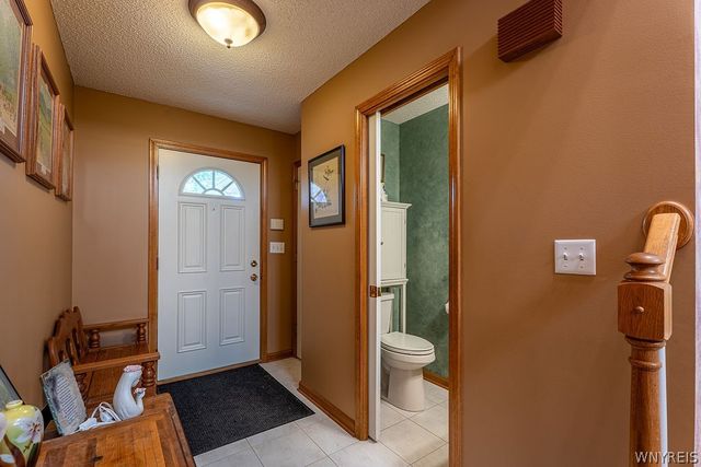 12 Pineview Court, West Seneca, NY 14224