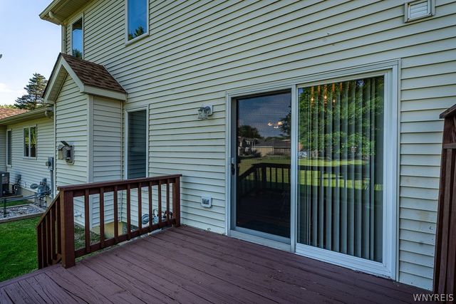 12 Pineview Court, West Seneca, NY 14224