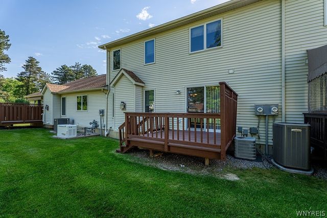 12 Pineview Court, West Seneca, NY 14224