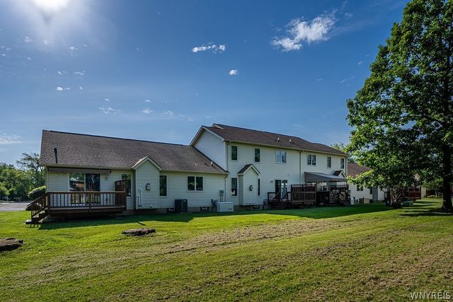 12 Pineview Court, West Seneca, NY 14224