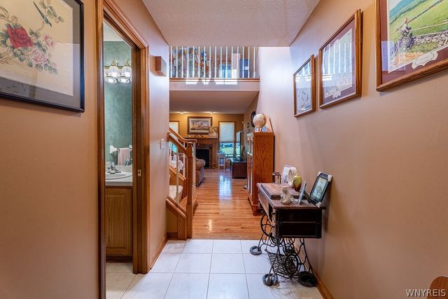 12 Pineview Court, West Seneca, NY 14224