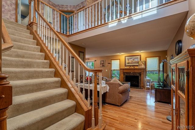 12 Pineview Court, West Seneca, NY 14224