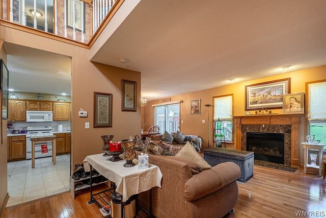 12 Pineview Court, West Seneca, NY 14224