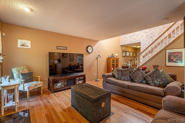 12 Pineview Court, West Seneca, NY 14224