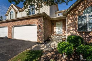 12 Pineview Court, West Seneca, NY 14224