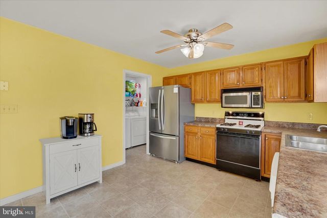 765 ROBIN HILL CIR, York, PA 17404