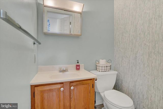 765 ROBIN HILL CIR, York, PA 17404