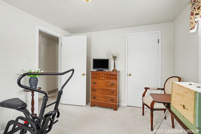 101 E 33rd Street, Holland City, MI 49423