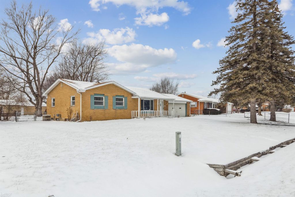 4462 Westmont Drive, Flint, MI 48507