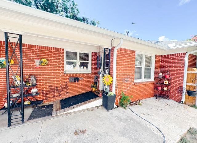 2209 10th Street, Brownwood, TX 76801