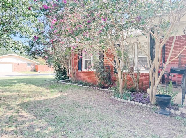 2209 10th Street, Brownwood, TX 76801