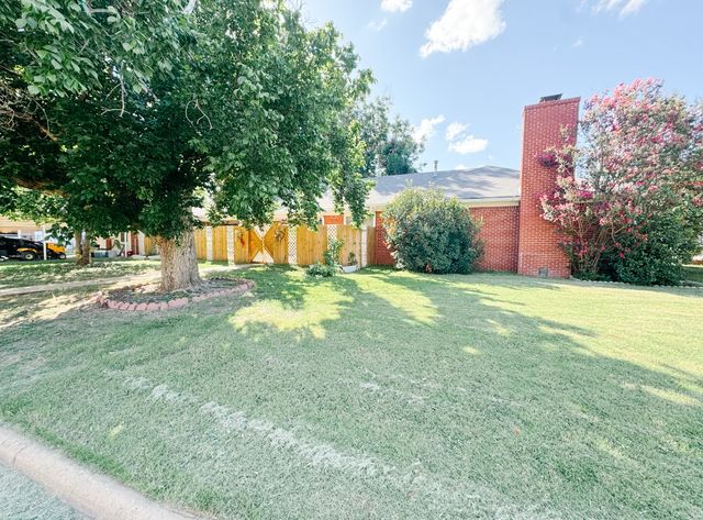 2209 10th Street, Brownwood, TX 76801