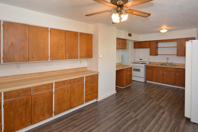11 Fullerton, Galesburg City, MI 49053