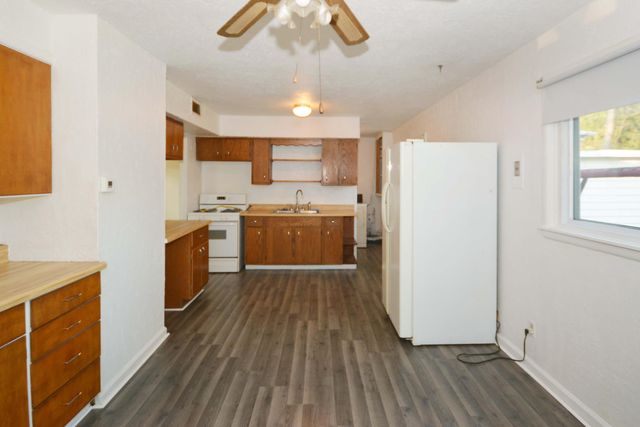 11 Fullerton, Galesburg City, MI 49053