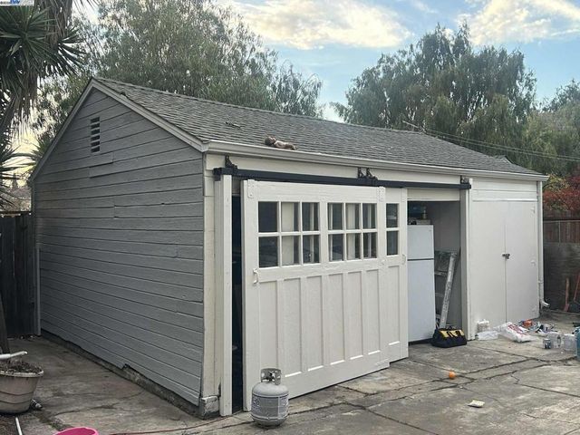 9953 Dante Ave, Oakland, CA 94603