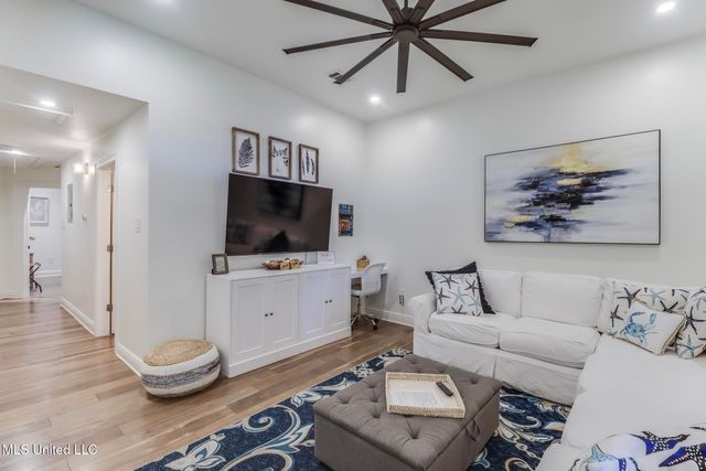 699 Dunbar Avenue, 303, Bay Saint Louis, MS 39520