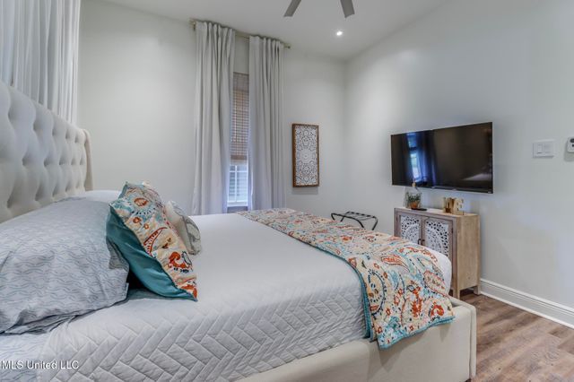 699 Dunbar Avenue, 303, Bay Saint Louis, MS 39520