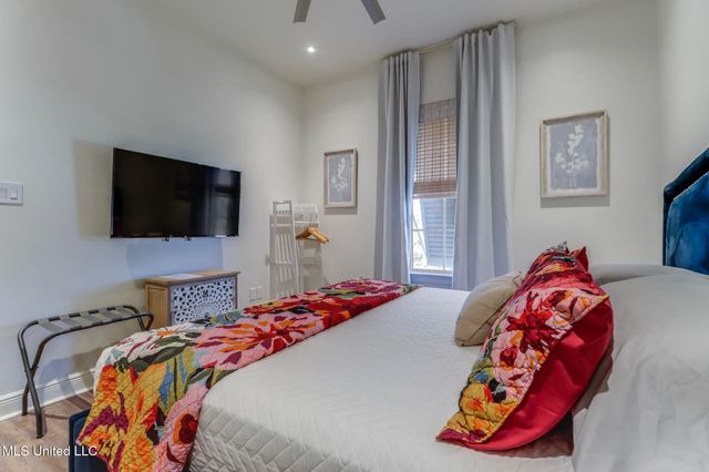 699 Dunbar Avenue, 303, Bay Saint Louis, MS 39520