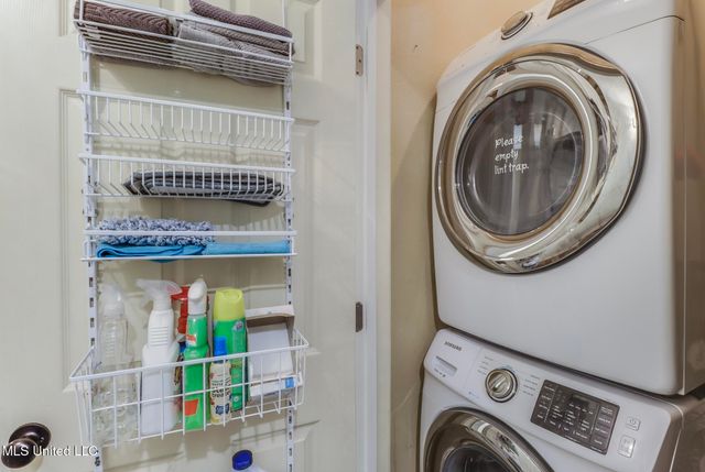 699 Dunbar Avenue, 303, Bay Saint Louis, MS 39520