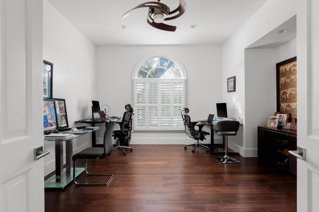 21 Cousteau LN, Austin, TX 78746