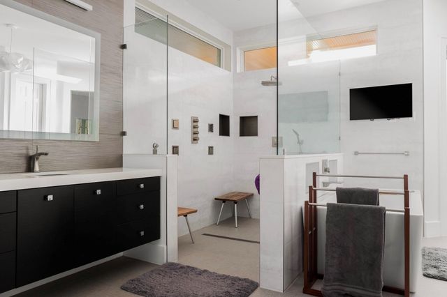 21 Cousteau LN, Austin, TX 78746