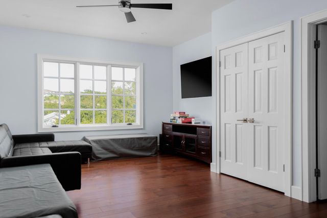 21 Cousteau LN, Austin, TX 78746