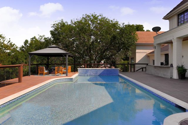 21 Cousteau LN, Austin, TX 78746