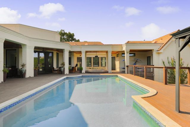 21 Cousteau LN, Austin, TX 78746