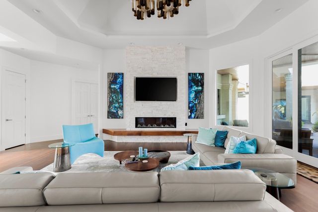 21 Cousteau LN, Austin, TX 78746