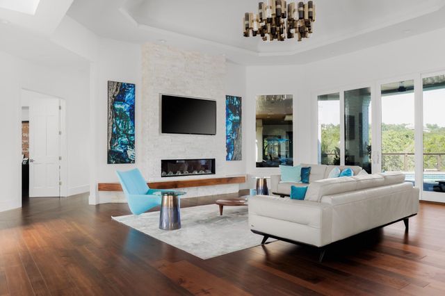 21 Cousteau LN, Austin, TX 78746