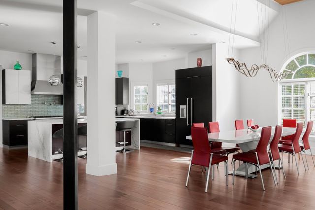 21 Cousteau LN, Austin, TX 78746