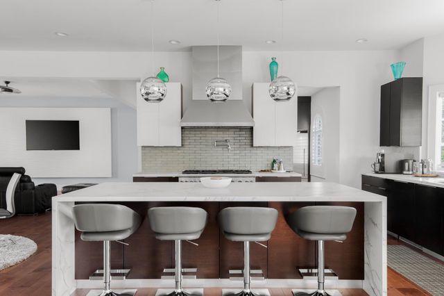 21 Cousteau LN, Austin, TX 78746