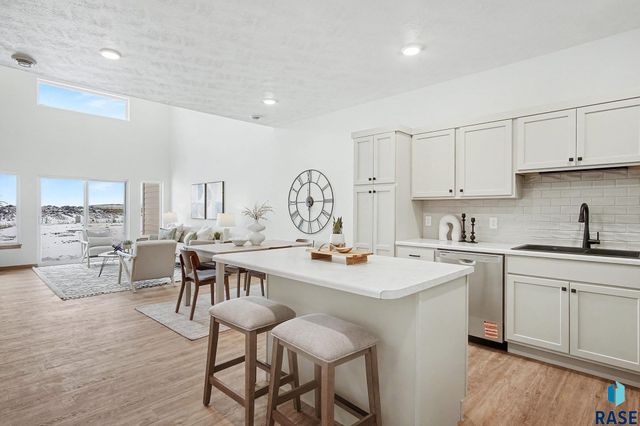 2523 E Cama Pl Place, Sioux Falls, SD 57108