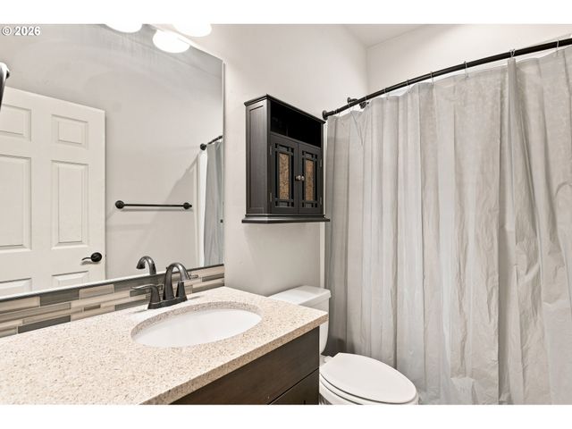 6812 Ne 66TH St, Vancouver, WA 98661