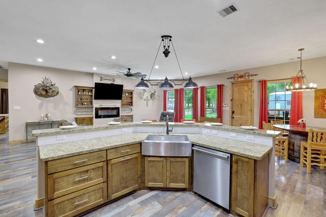 8500 Fostoria Road, Cleveland, TX 77328