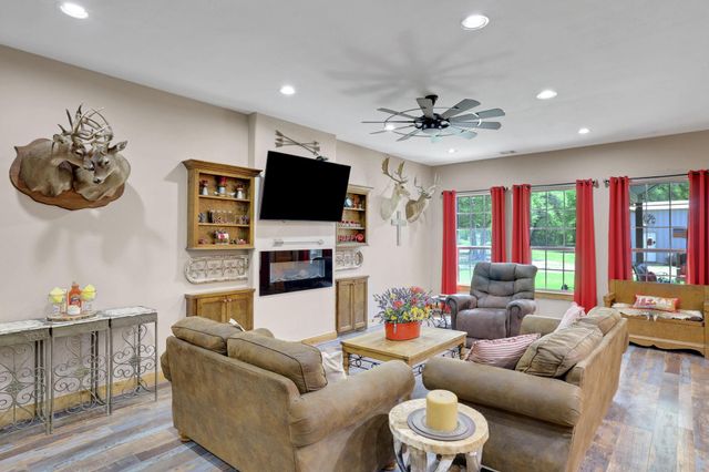 8500 Fostoria Road, Cleveland, TX 77328