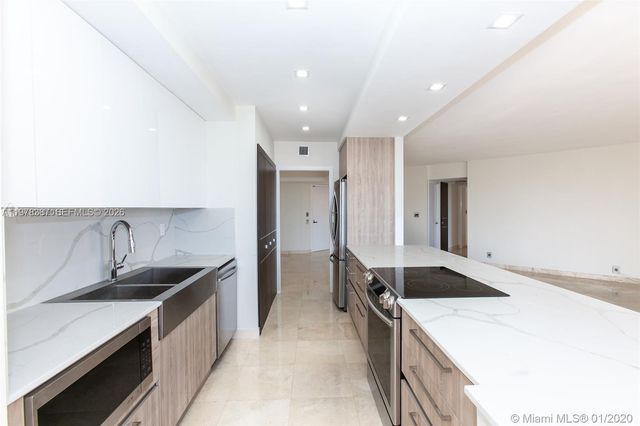 19667 Turnberry Way 15A, Aventura, FL 33180