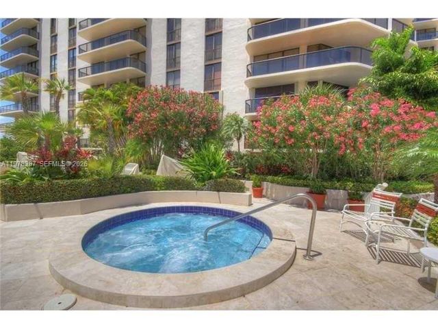 19667 Turnberry Way 15A, Aventura, FL 33180