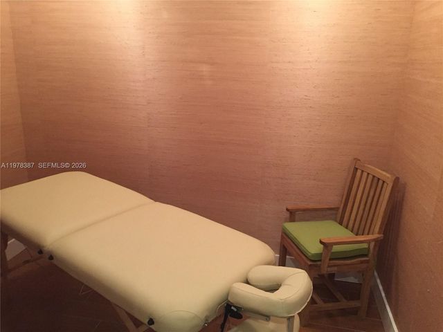 19667 Turnberry Way 15A, Aventura, FL 33180