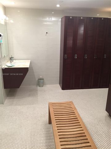 19667 Turnberry Way 15A, Aventura, FL 33180