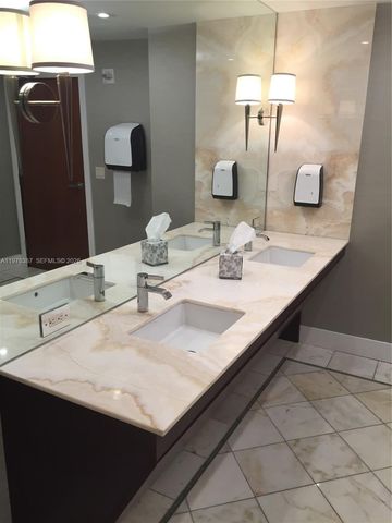 19667 Turnberry Way 15A, Aventura, FL 33180