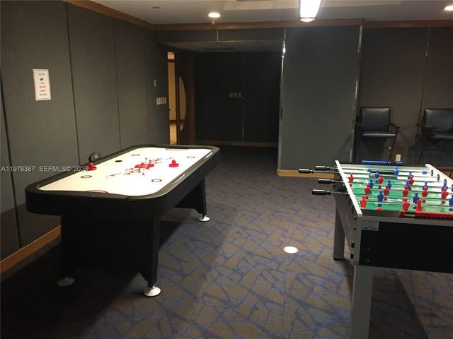 19667 Turnberry Way 15A, Aventura, FL 33180