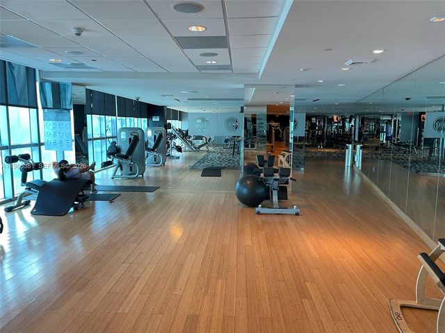 900 Biscayne Blvd 4304, Miami, FL 33132