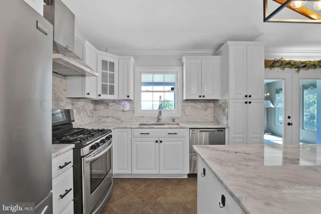 3300 HAWKS HILL RD, New Windsor, MD 21776
