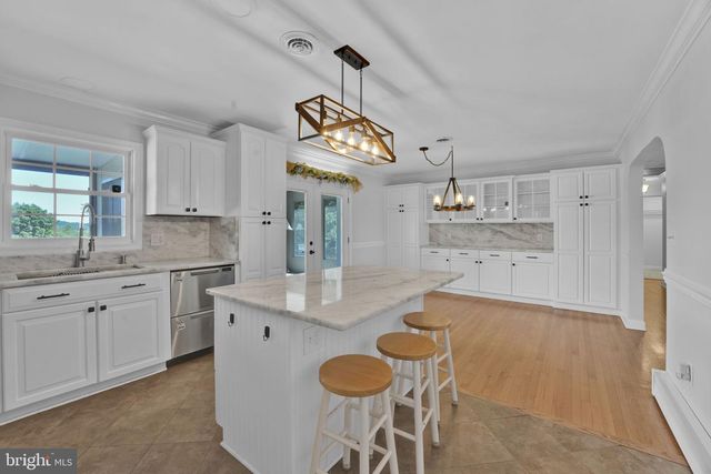 3300 HAWKS HILL RD, New Windsor, MD 21776