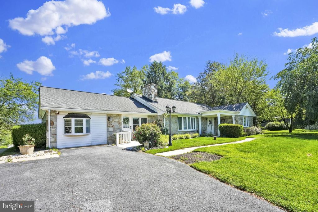 3300 HAWKS HILL RD, New Windsor, MD 21776