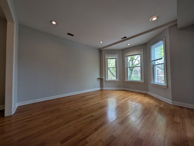 1911 W Addison Street 3, Chicago, IL 60613