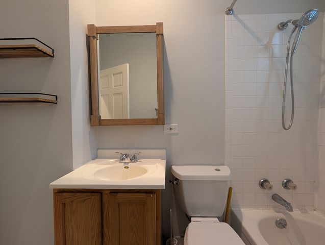 1911 W Addison Street 3, Chicago, IL 60613